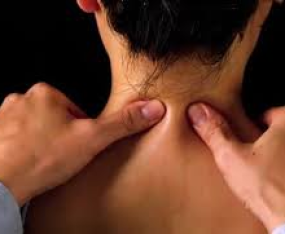 XOA BÓP BẤM HUYỆT ĐIỀU TRỊ ĐAU VAI GÁY