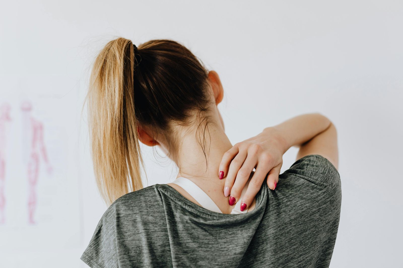 Điều trị đau vai gáy bằng Đông y